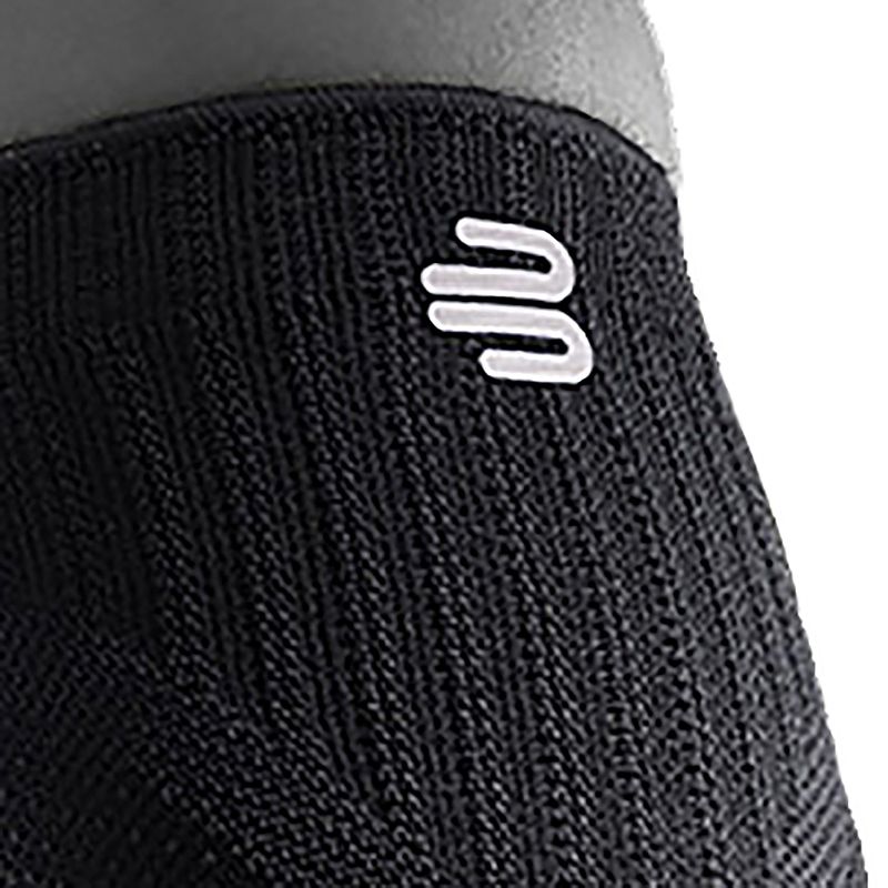 Picture of BAUERFEIND SPORTS KNEE SUPPORT 'ALL BLACK'